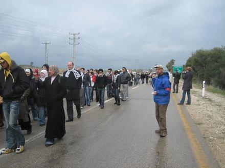 Before the Erez crossing: leaving the cars and marching towards the Gaza Strip
