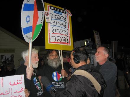 Gush activists Teddy Katz and Uri Avnery being interviewed