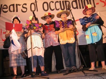 he "Raging Grannies" sing protest songs