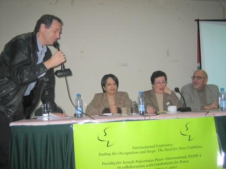 Professor Oren Yiftachel addressing the conference