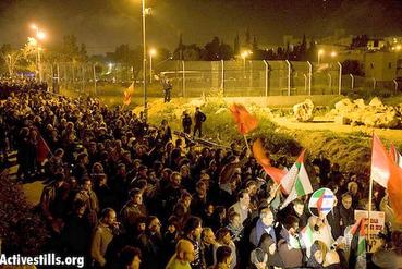 The marchers approach the houses from which the Palestinians were evicted. 