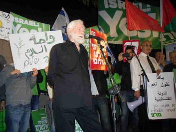 Supporting Palestinian state-bid - in Tel Aviv  Nov.29 - Uri Avnery spoke as veteran of the two states idea